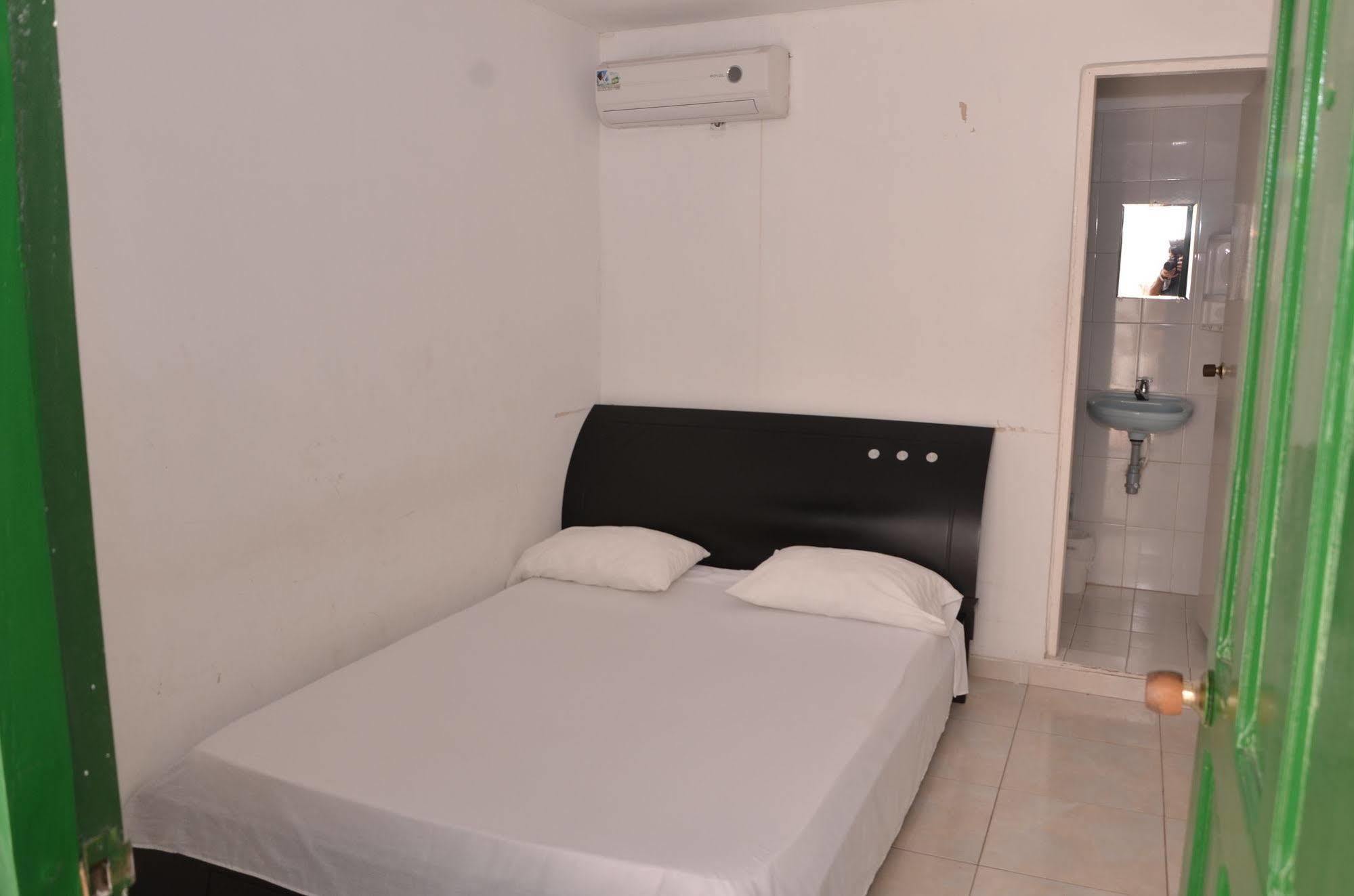 Hotel Vargas Airport Cartagena  Exterior foto